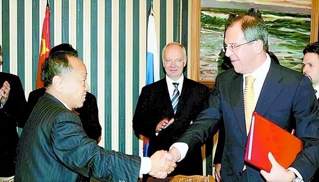 俄罗斯已经四次把土地归还给中国了，到现在我们一共收回了多少？