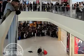 玻璃突然掉落！山东济宁一14岁女孩从商场4楼坠亡，多方回应图片