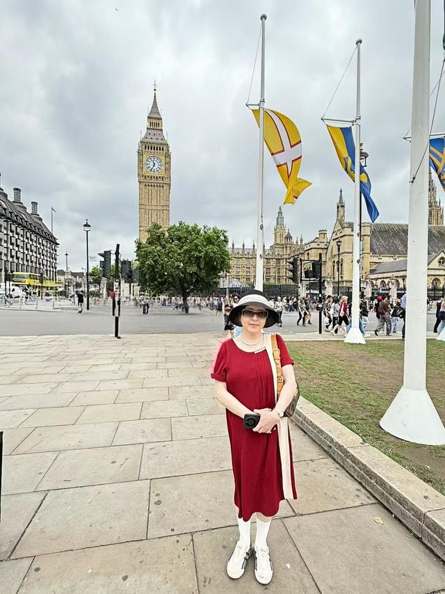 2025年夏季英国游记（十二）：参观伦敦大本钟、西敏寺，皇家马厩