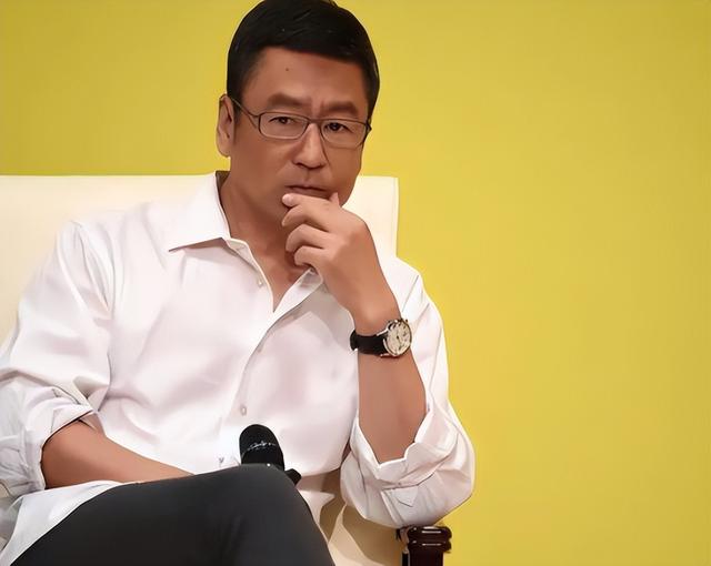 张水华也没想到	，离春节不到一个月，白岩松竟因一个举动口碑暴增