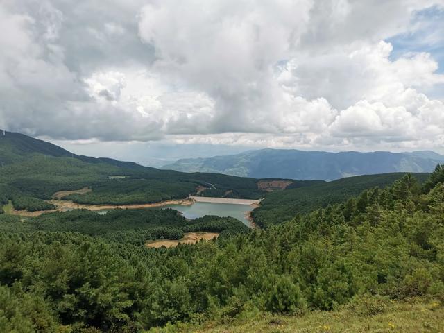 洱源——还是穷点好，若富了地球会不会在这里挤爆？