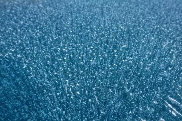 西藏冬日的冰湖仙境，堪比贝加尔湖！