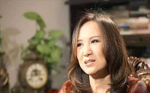 原来早已不是中国籍？事业巅峰远赴美国，被老外“玩腻”晚年回国