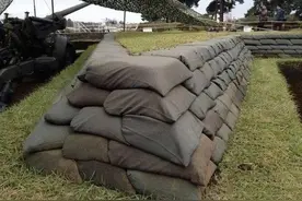 战场上堆沙袋，是为了挡住子弹？沙袋难道比钢板还硬吗？图片