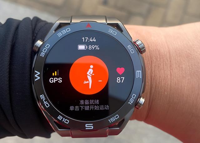 铁三选手哭晕在赛道！2025智能手表黑马实测，第3款让教练傻眼！