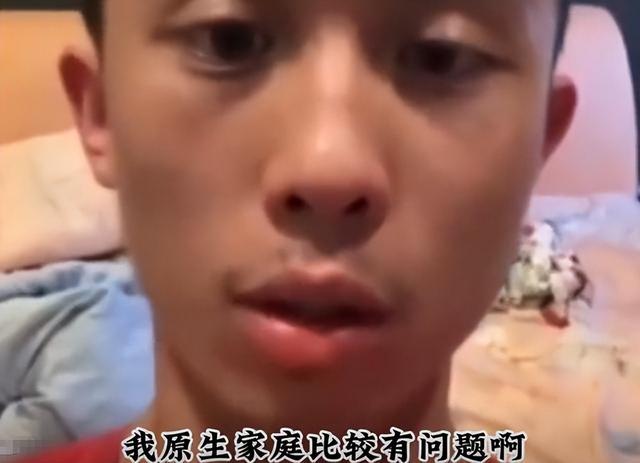 被畸形母爱毁掉的星二代：母乳12年，同床15年，荒唐的事还在后面