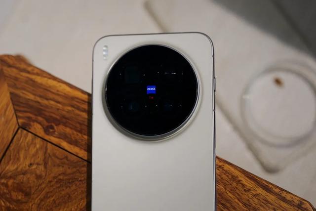vivo X300 Pro外观赏析 | 小改换代？