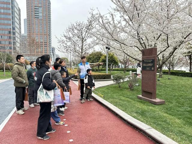 行走中感悟百年精武精神，文明实践焕新彩！