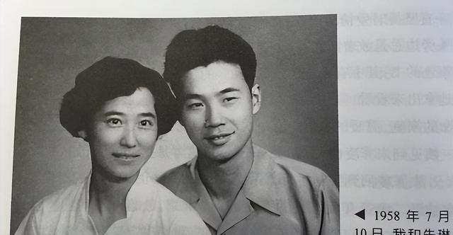 1997年，李鹏总理全家在玉泉山游玩	，难得团聚，女儿女婿罕见出镜