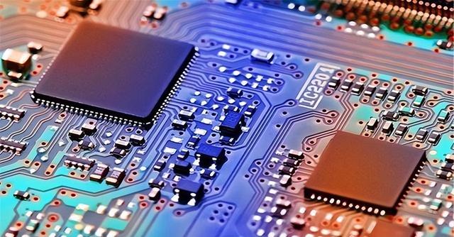 傻眼了！西方光刻机大规模停机，美方：这都怪中国