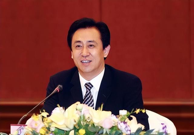 许家印给儿子整了23亿信托基金，却没想到连最小的儿子也被抓了