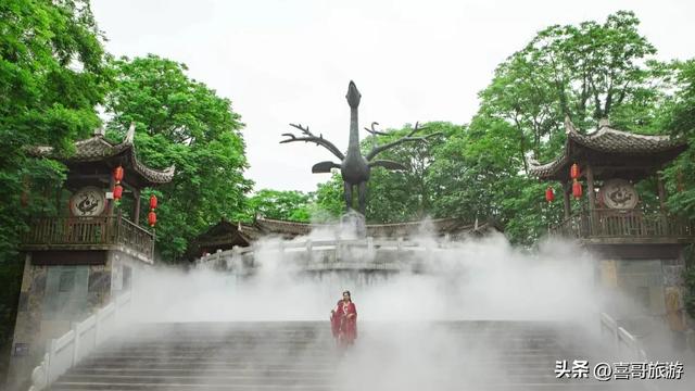 栖凤南华，俯瞰古城：探秘湘西凤凰文化之源