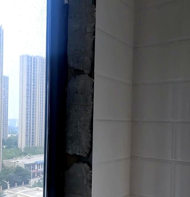 阳台贴“瓷砖”已经过时了！学学聪明人的做法，我还是头次见！