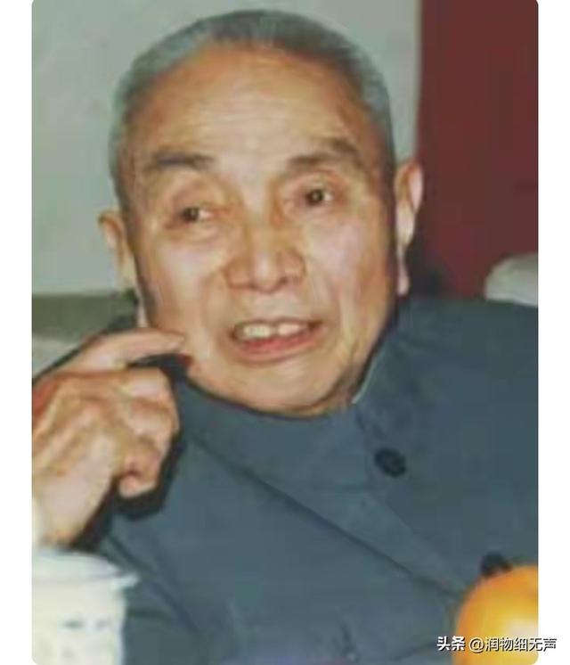 老蒋临死都想不到，最大的卧底不是吴石，而是天天陪他开会的他！