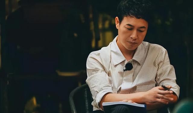 收手吧！资本家的“丑孩子”，笑的比哭还难看，别霍霍观众眼睛了