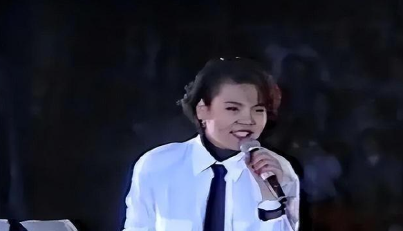 春晚爆红后，她洗完澡从23楼一跃而下，临终时最后喊了声“妈妈”
