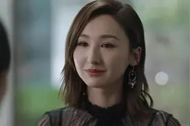 《三十而已》：“花瓶”王漫妮不懂，赵静语坐拥5家上市公司，每年吃1000w利息，却只戴3000块廉价戒指的原因图片