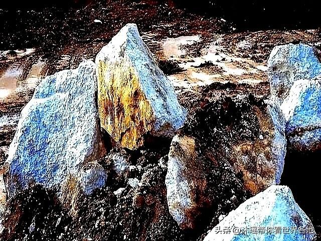 挂断中方电话后！特朗普变了，北京阅兵典礼，该不该给他留位置？