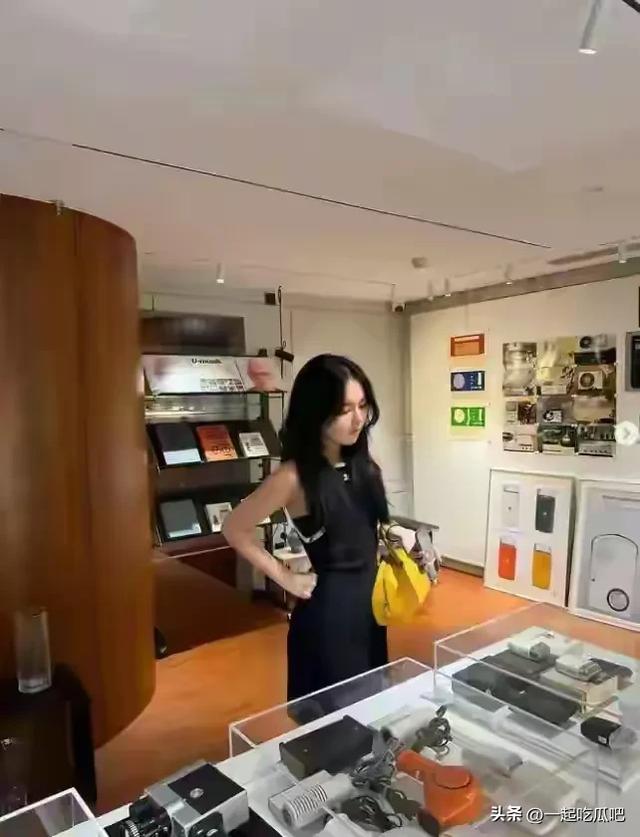 李咏女儿公开恋情！23 岁法图麦晒甜蜜合影，男友家境不俗长相帅气