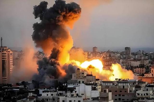 100枚导弹从天而降，美军开始斩首，中东打起来了，英法德俄失声