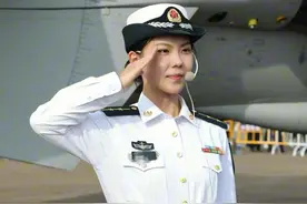 以前军校本科毕业是中尉副连，而现在是少尉正排，会慢半拍吗？图片