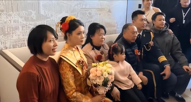 张自轩婚礼曝光！新娘强势、拒他两次亲密动作，岳父现场送车和卡