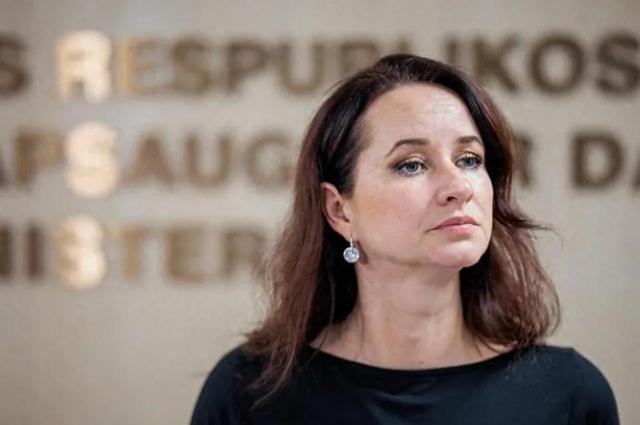 经济崩了，盟友全跑了	，和中国决裂的欧洲小国，现在想找中国填坑