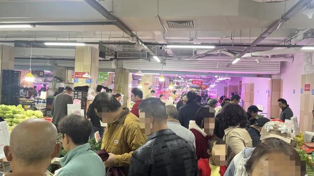 轨道直达的赶场地!地方超大,东西多,买菜这些超方便