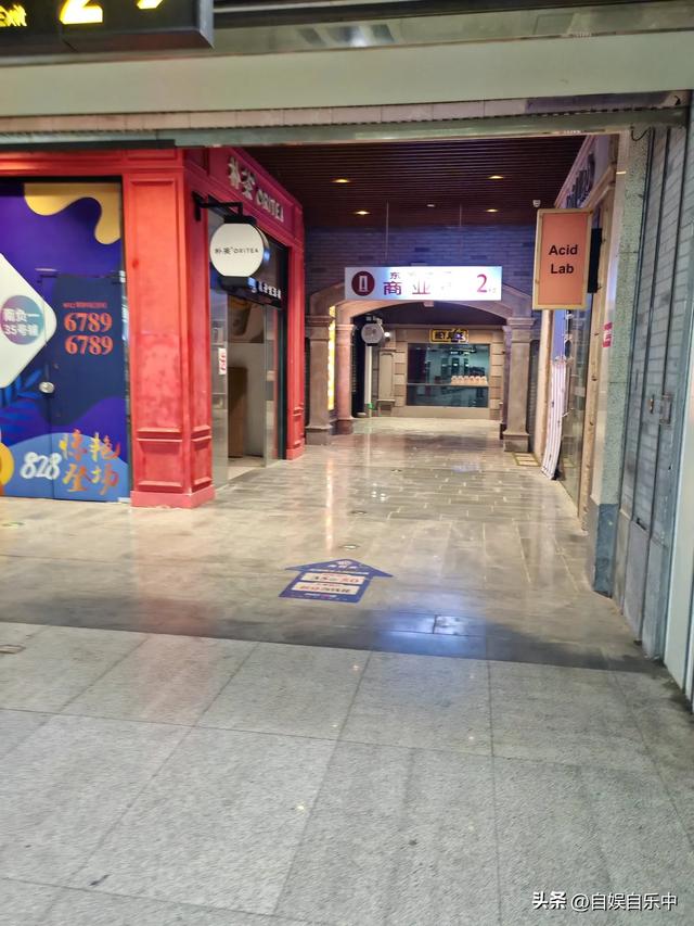 不敢想象，寸土寸金的苏州中心居然有这种地方，跟鬼屋一样