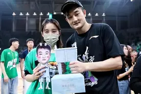 不是辽宁人却帮辽篮夺四冠，娶体制美女当辽宁女婿，选择体面离开图片