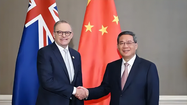 特朗普刚想和中国示好，转头就收到3个噩耗，后路几乎全被断了