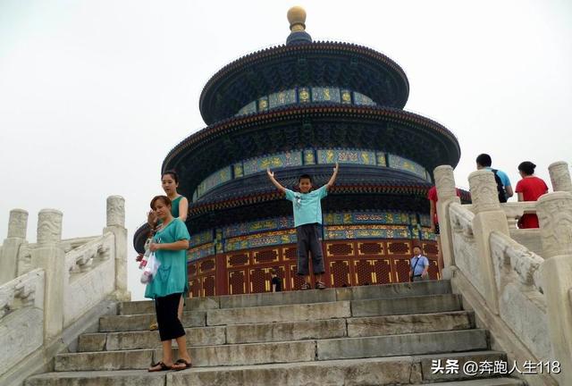 古木参天、绿草如茵，天坛景色秀