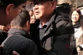 女硕士离奇失踪15年，找到时精神失常还带两娃，嫂子卖房为其治病图片