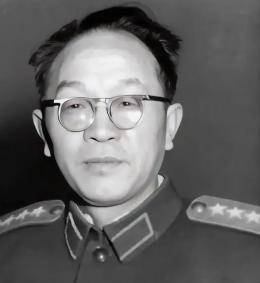 他身为开国大将却天生“反骨”，1955年授勋时，排名第三比陈赓高