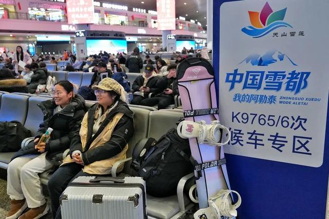 坐着火车游新疆，你愿意去看可可托海牧羊人吗？