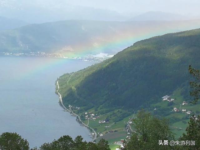 在挪威峡湾，一天三次轮渡，带来的震撼体验