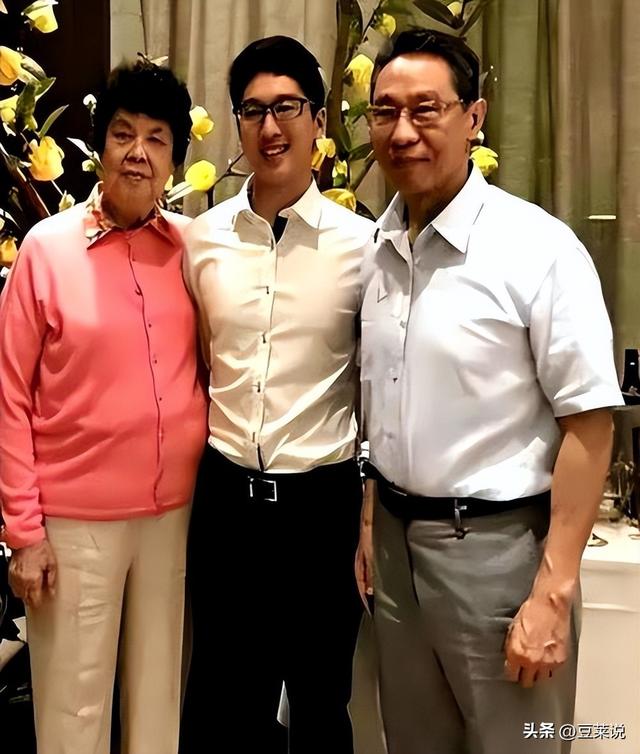 钟南山做梦没想到，自己89岁高龄的妻子	，如今再次为他“争光”