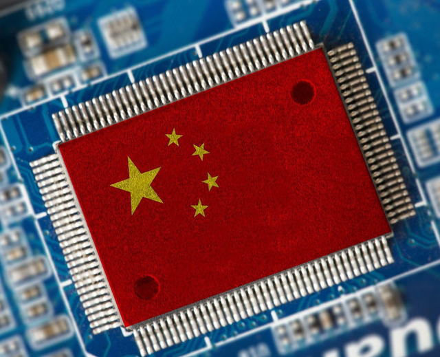 美国人最担心的事情出现，中国彻底踩下油门，加速换美国“芯”