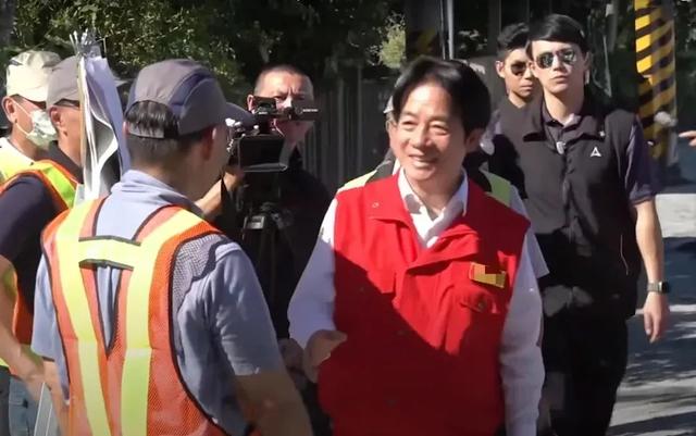 台湾堰塞湖溢流120头牛被冲进太平洋