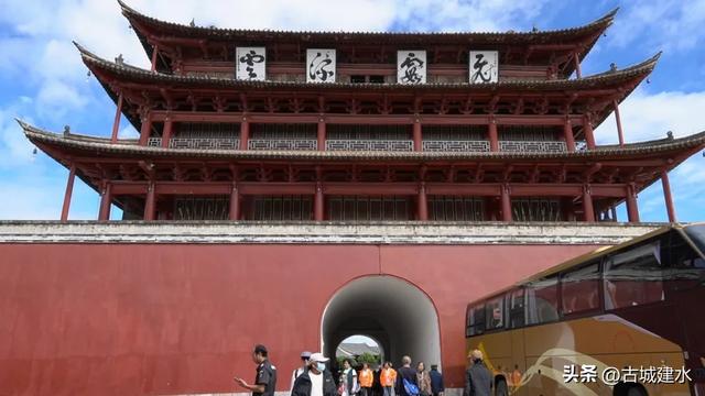 移动的星级酒店 邂逅千年古城！“熊猫专列”再度驶入建水