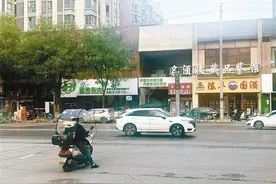 钟小楼来帮忙 | 红绿灯“失灵”一周多 市民盼尽快维修图片