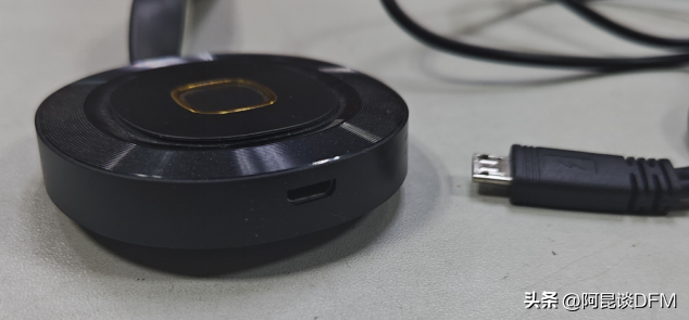 有人找我画一个无线投屏器的PCB，刚好手上有一个拆解看一下