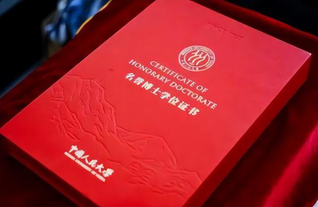 郭晶晶没想到，离过年不到俩月，79岁公公霍震霆	，再次给霍家长脸