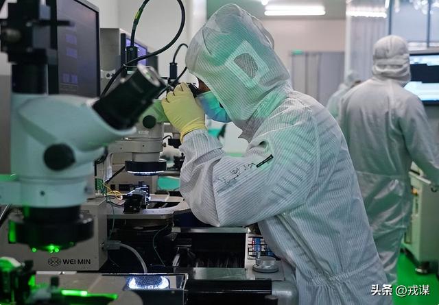 算力垄断破防！中国算法逆袭美国芯片政策秒变笑话，中国拿捏H20