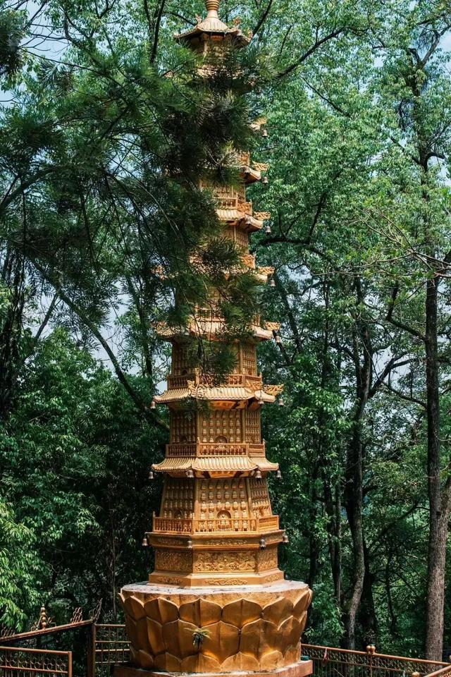 不敢想象周一的午后，走在沱江旁吹风有多舒服~