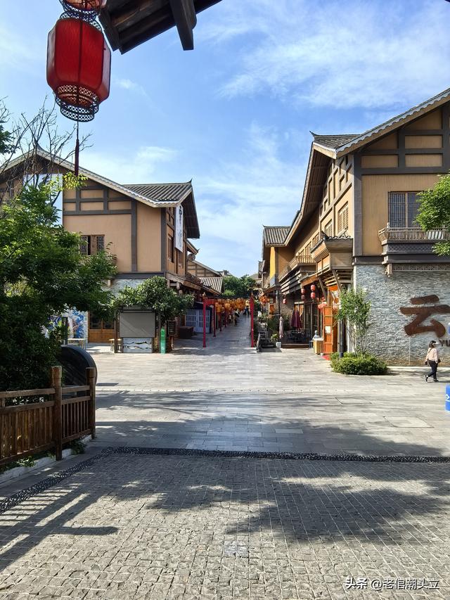 冬天的早上 晒着太阳从大观楼徒步到西山茶马花街 是什么样的感受？