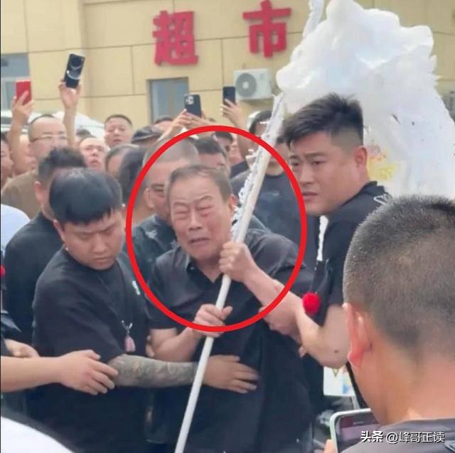 老父亲去世12天，人情世故、江湖地位，在杨家人身上体现淋漓尽致