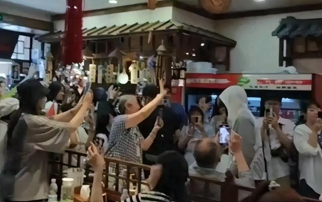 王楚钦吃饭上“热搜”后续，国乒的"第二食堂" 网友道出最大受益人