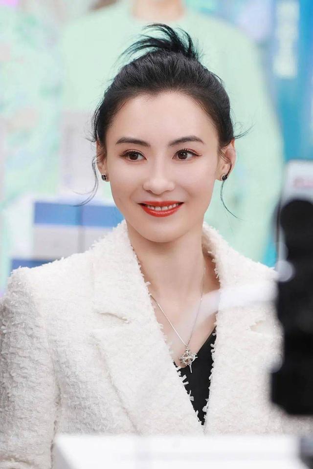 狐狸尾巴藏不住，撒谎成性、风流潇洒的张柏芝，被陈晓东撕下体面