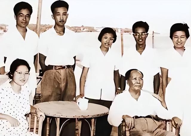 她曾任北京市委书记	，上任3年后却被撤职，晚年享受干部级待遇